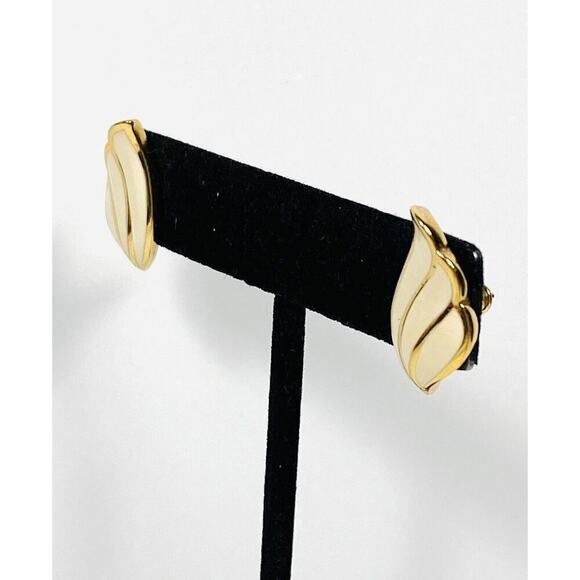 MONET Earrings Wing Cream Enamel Gold Tone. Vintage Signed - Picture 5 of 15